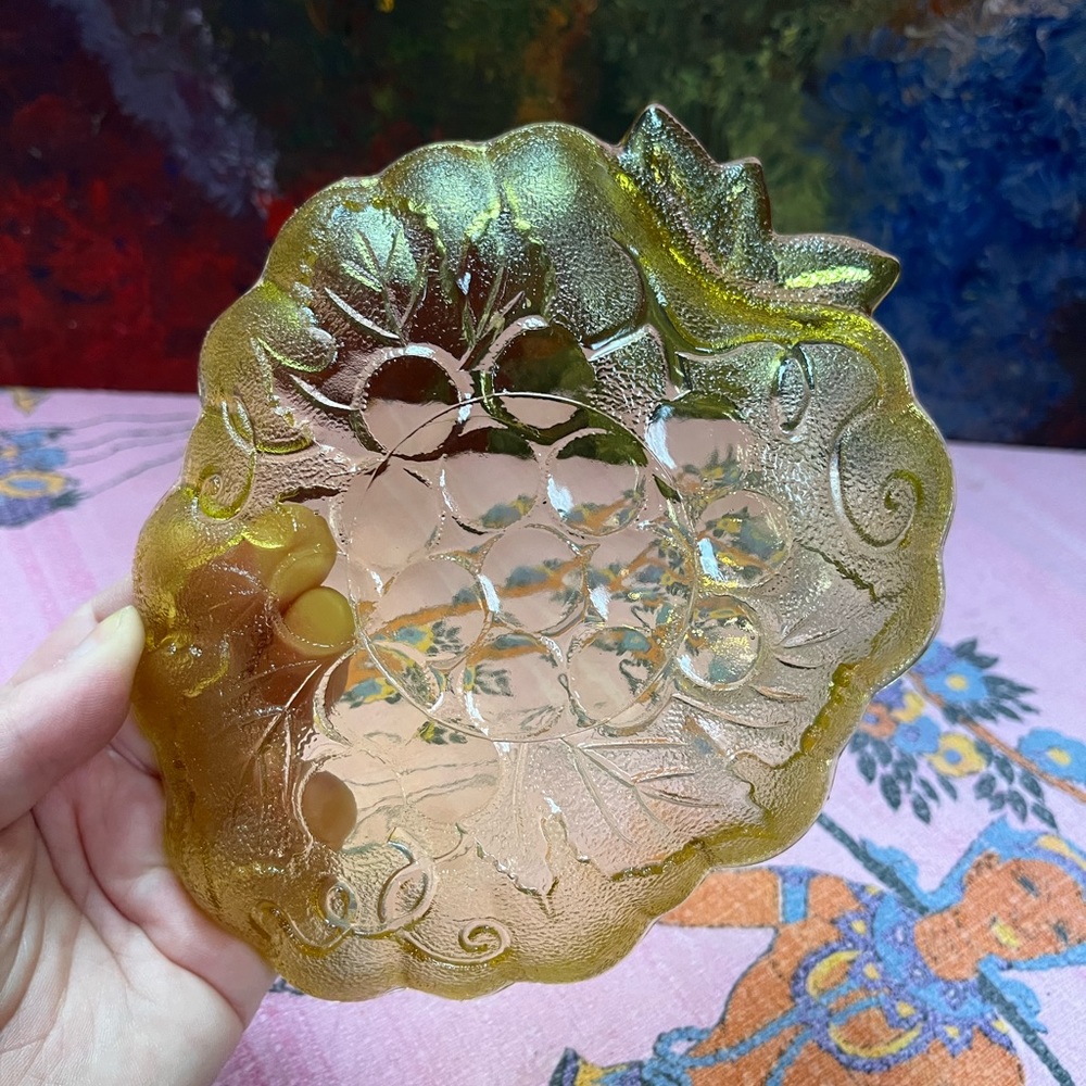 VTG Amber Yellow Depression Carnival Grape Motif Glass Trinket Dish - Picture 3 of 3